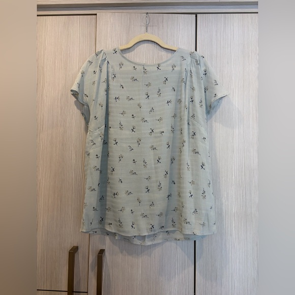 fun 2 fun Tops - Fun2Fun Light Blue Floral Blouse Large NWOT Flutter Sleeve Rayon Blend